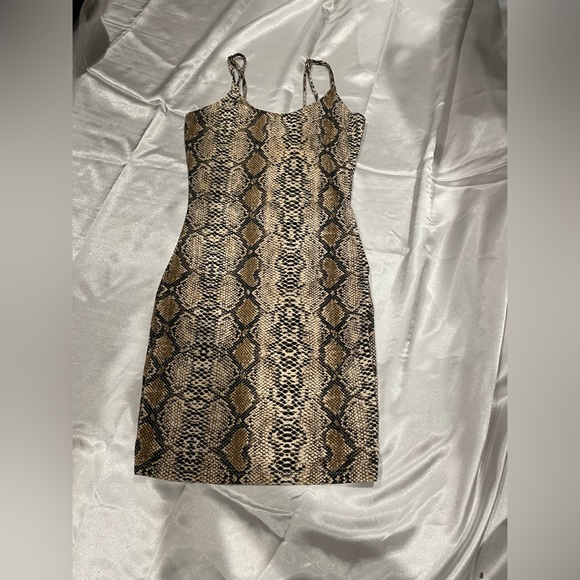 Hey there I’m selling this nice cute snake print dress - Picture 1 of 1